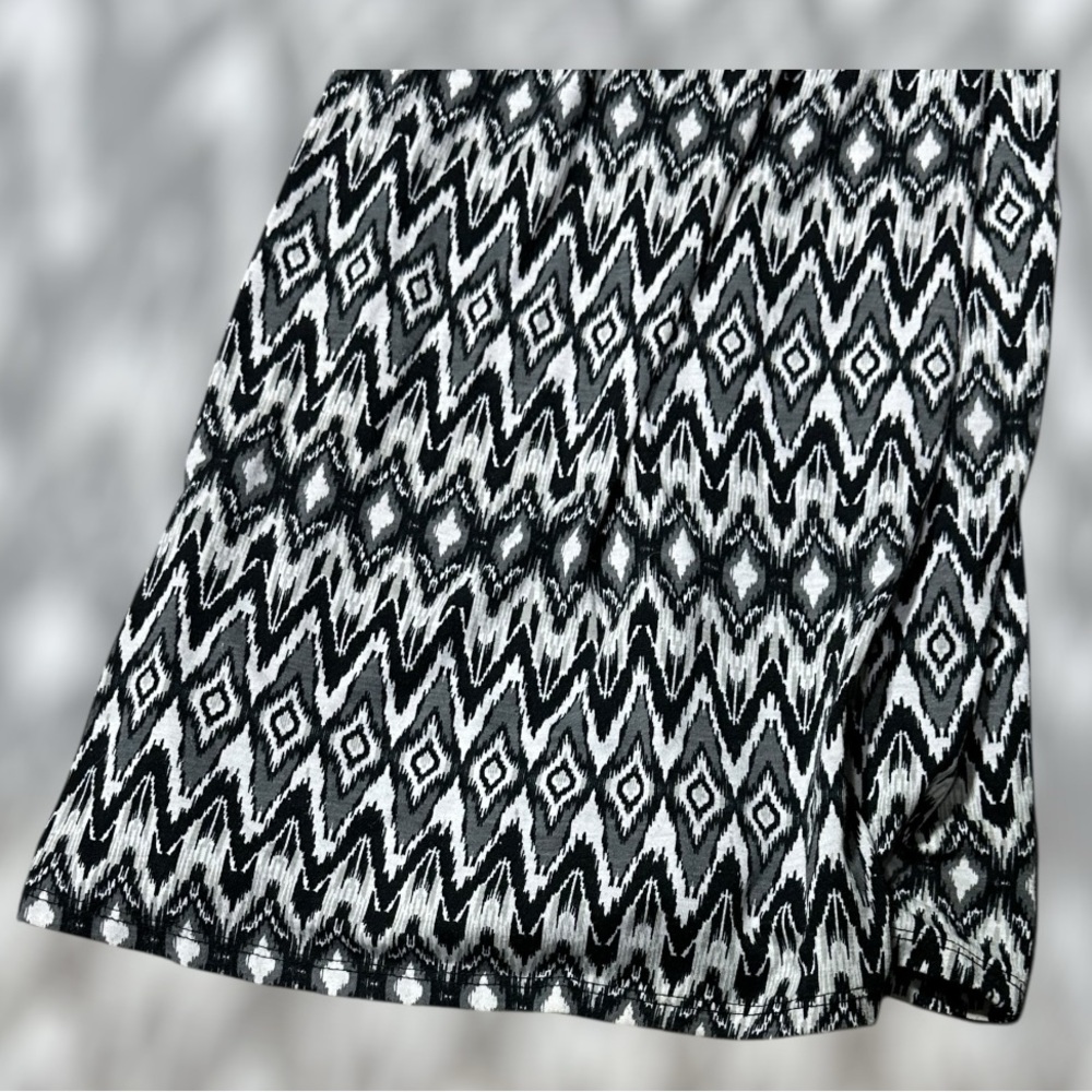 Women’s Summer Black and White Pencil Dress - Picture 3 of 8
